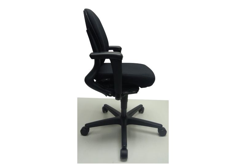 Ahrend 230 Refurbished bureaustoel middel hoge rug zwart